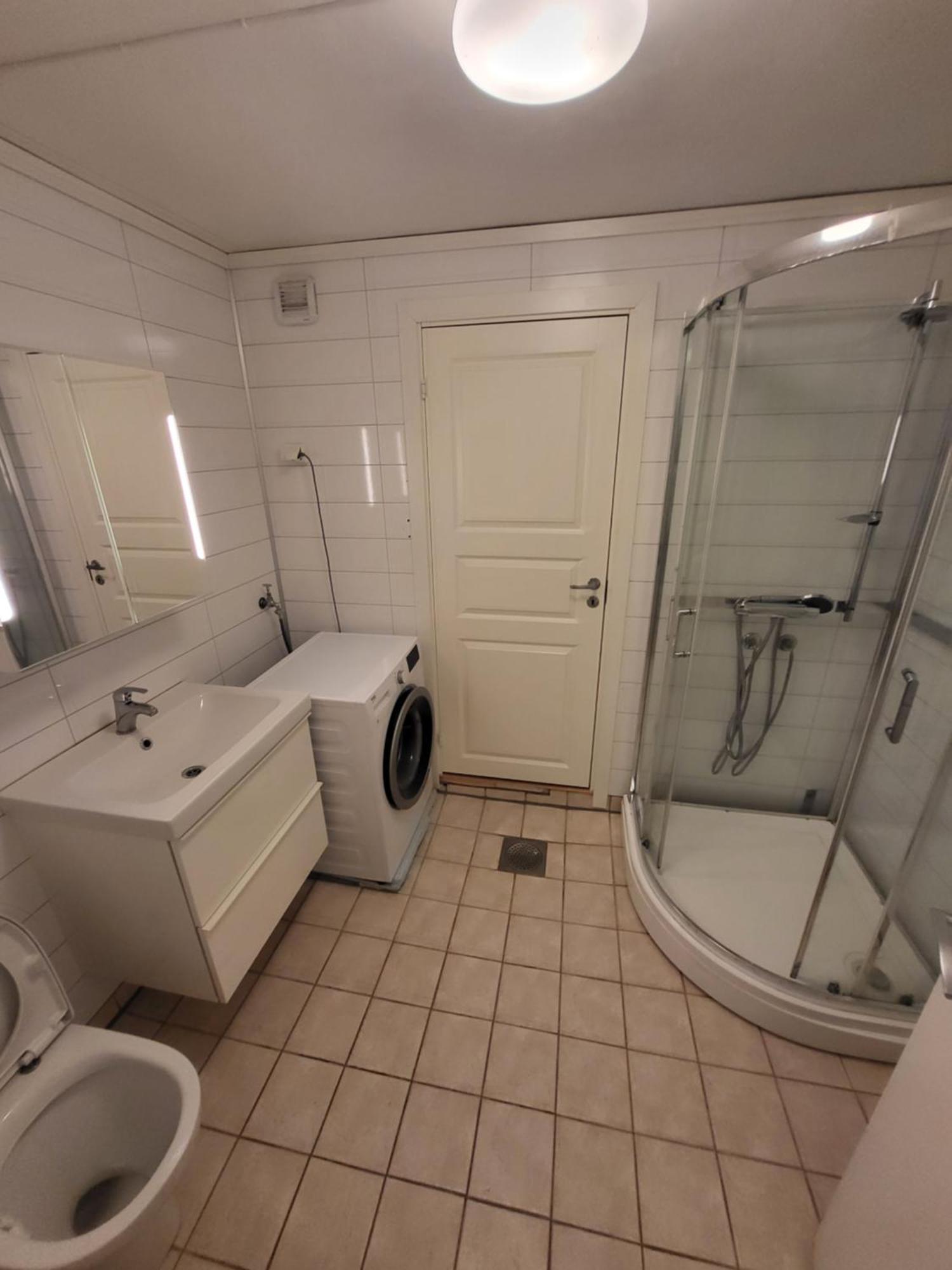 Classic 4 Bedrooms, 9 Guest Apartment In Kjeller Lillestrom - Good Proximity To Oslomet And Lillestrom Train Station Exterior photo
