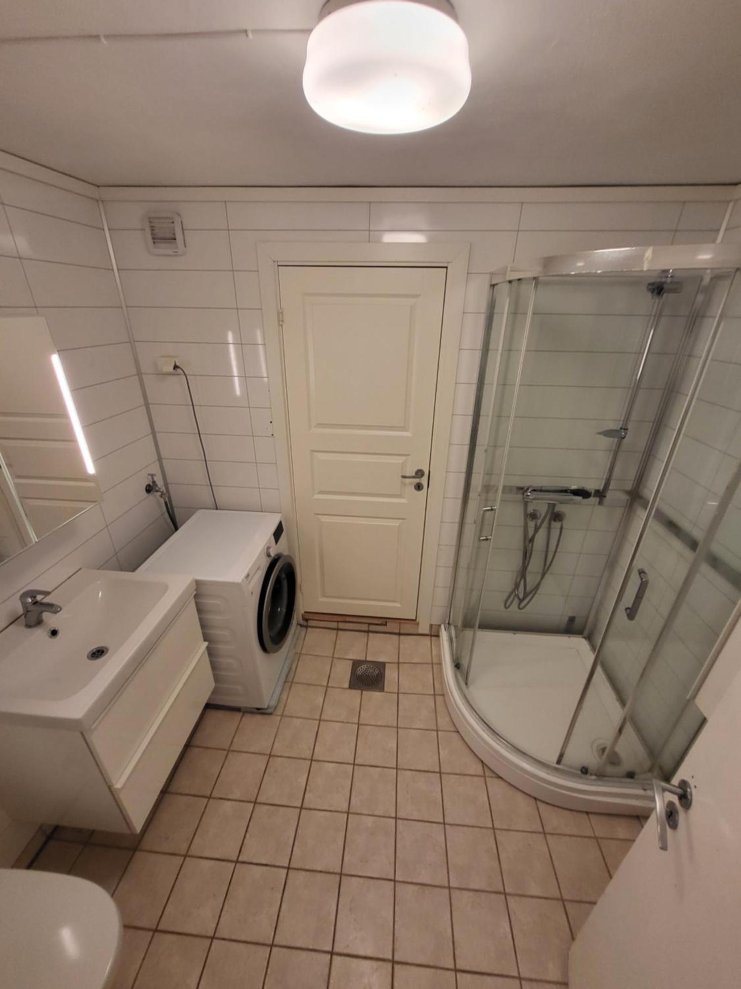 Classic 4 Bedrooms, 9 Guest Apartment In Kjeller Lillestrom - Good Proximity To Oslomet And Lillestrom Train Station Exterior photo