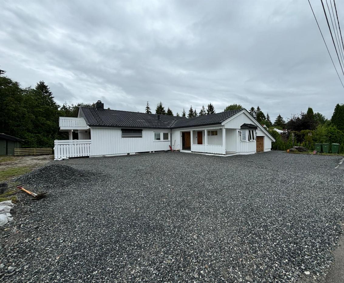 Classic 4 Bedrooms, 9 Guest Apartment In Kjeller Lillestrom - Good Proximity To Oslomet And Lillestrom Train Station Exterior photo