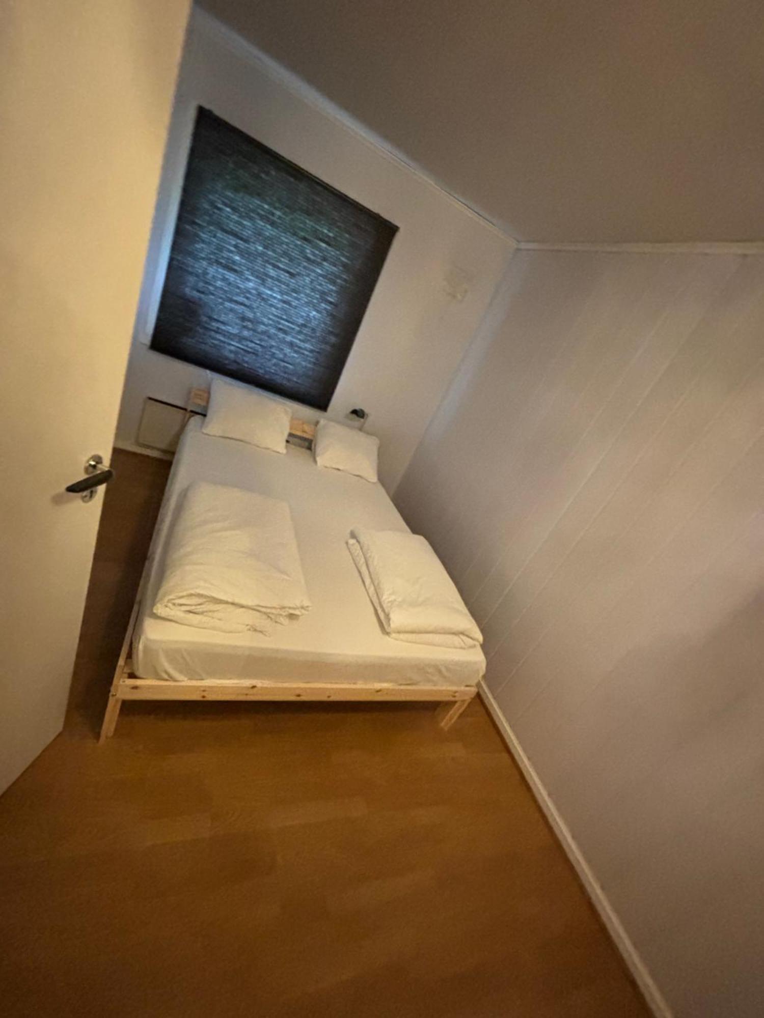 Classic 4 Bedrooms, 9 Guest Apartment In Kjeller Lillestrom - Good Proximity To Oslomet And Lillestrom Train Station Exterior photo